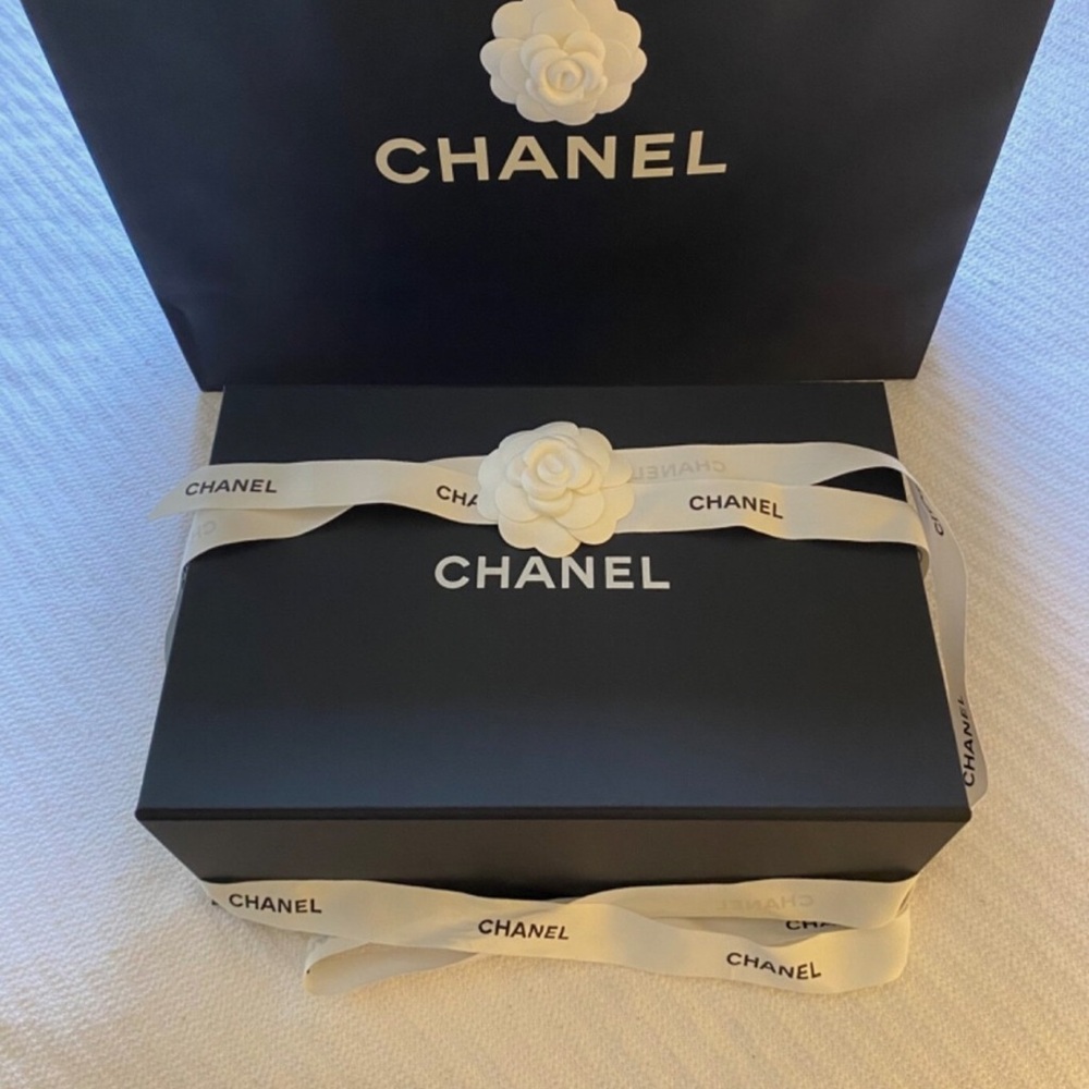 Chanel Classic Double Flap Quilted Caviar Gold-tone Medium Black NEW WITH TAGS - Picture 13 of 16